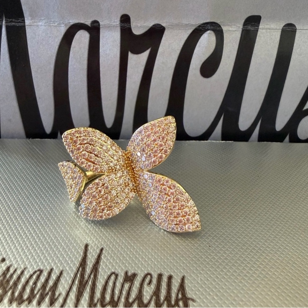SEGRETI Flower Ring 18k gold $6,000